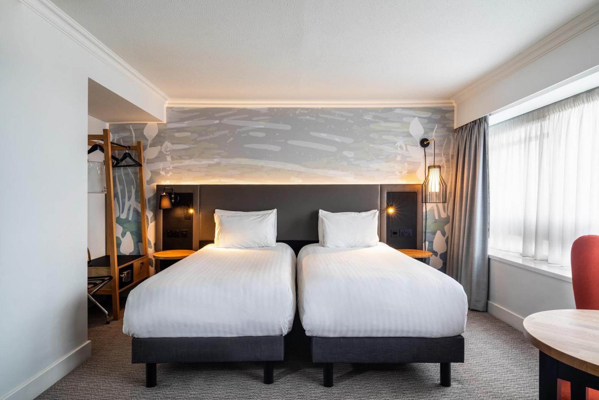 Mercure Bedford Centre Hotel Екстериор снимка