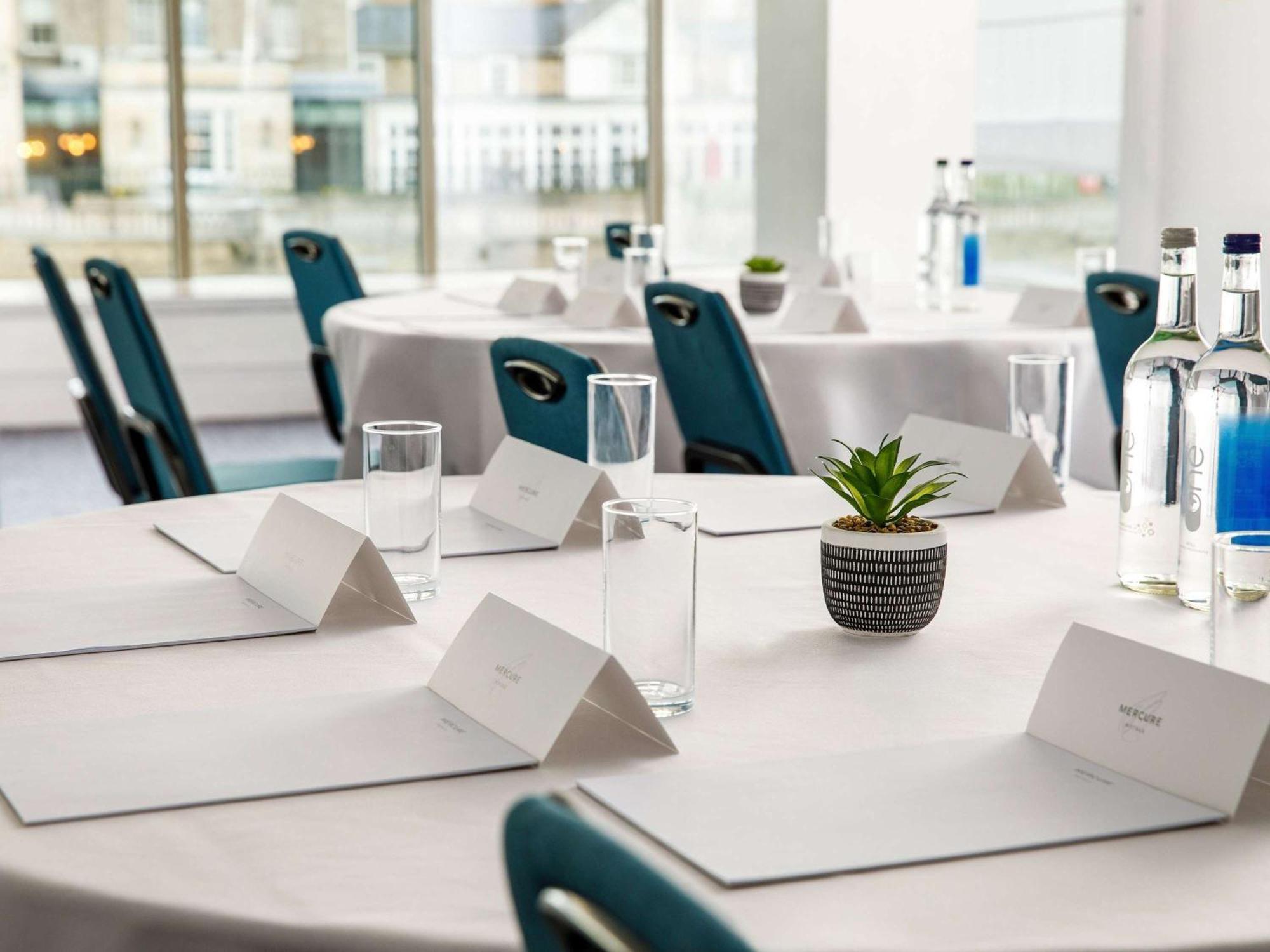 Mercure Bedford Centre Hotel Екстериор снимка