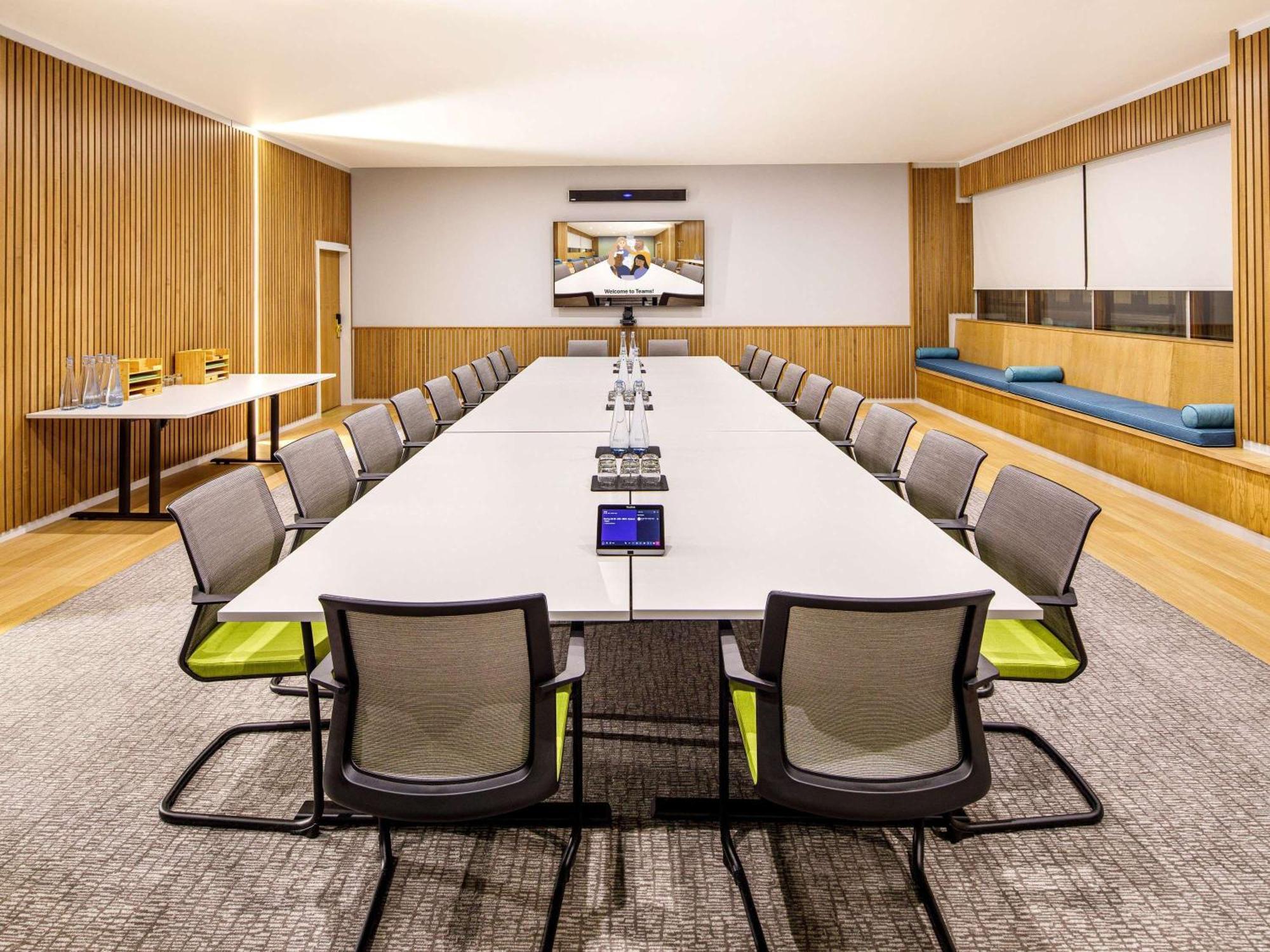 Mercure Bedford Centre Hotel Екстериор снимка