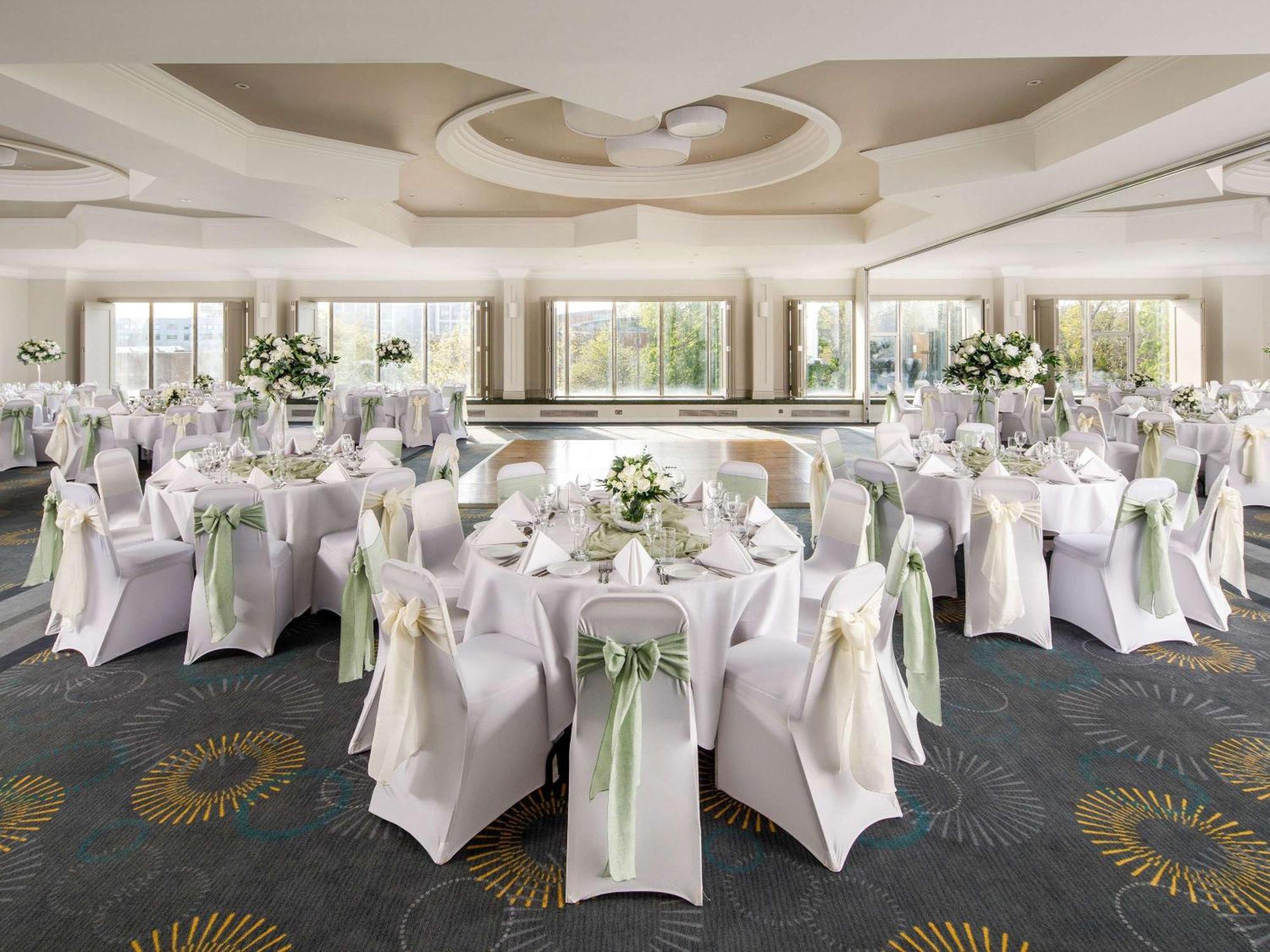 Mercure Bedford Centre Hotel Екстериор снимка