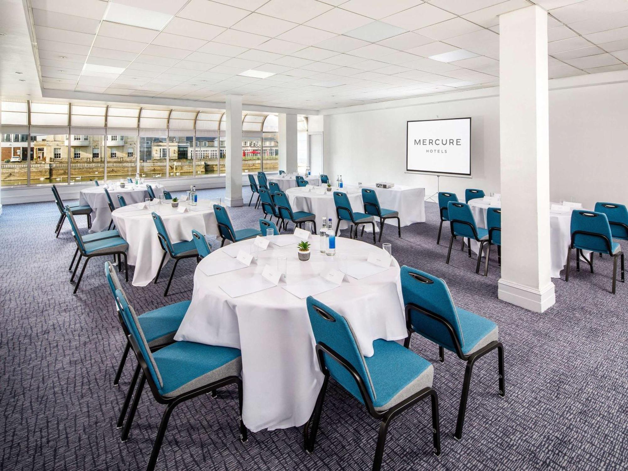 Mercure Bedford Centre Hotel Екстериор снимка