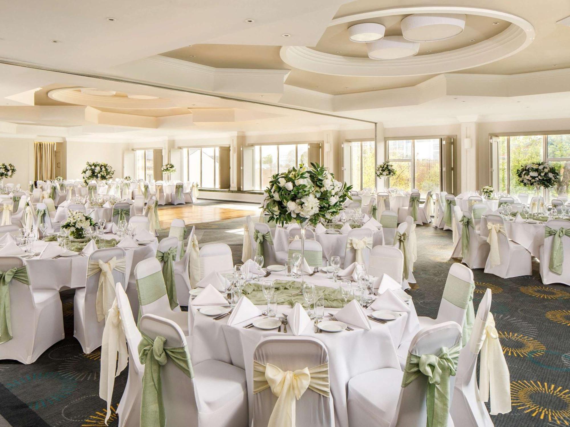 Mercure Bedford Centre Hotel Екстериор снимка