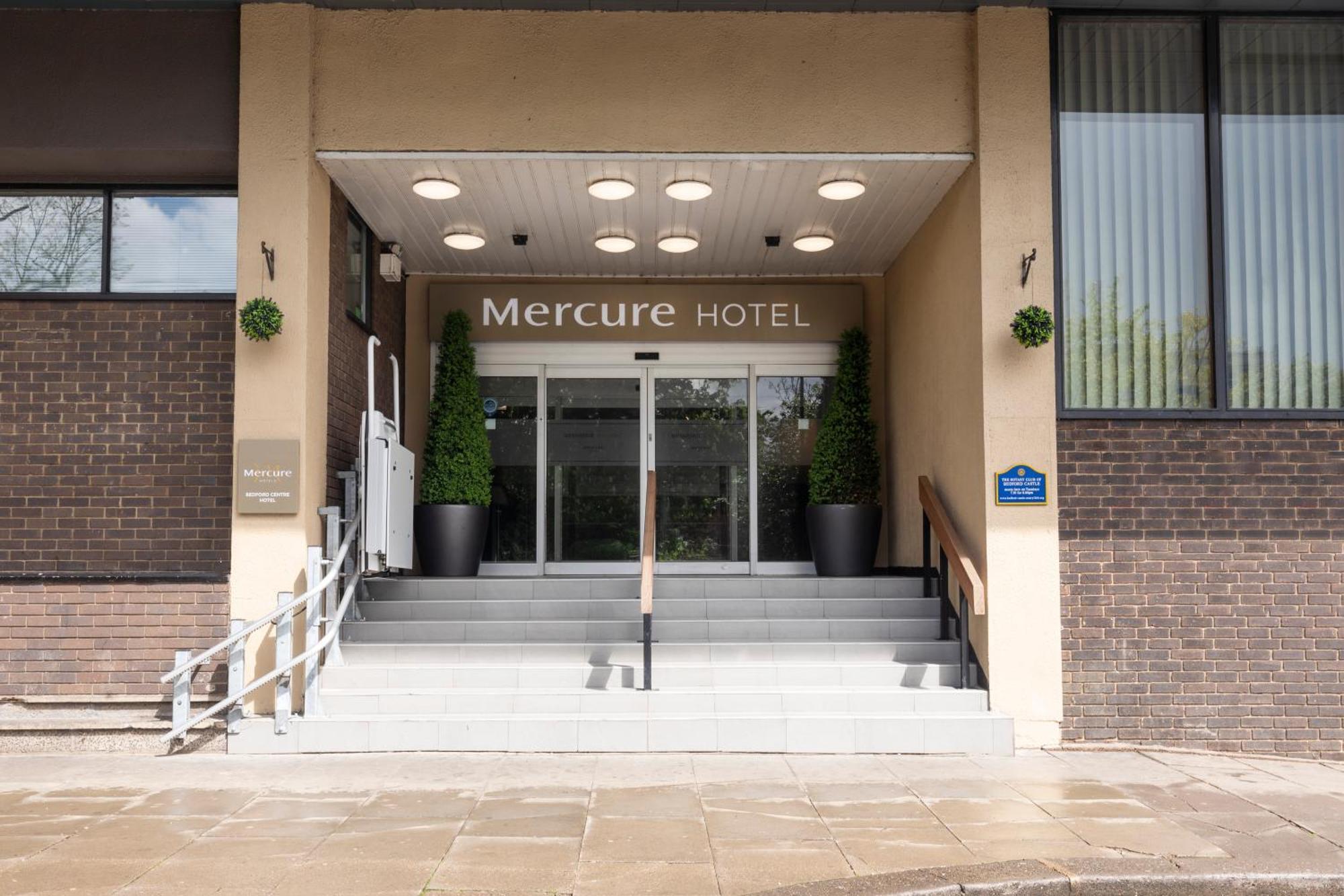 Mercure Bedford Centre Hotel Екстериор снимка
